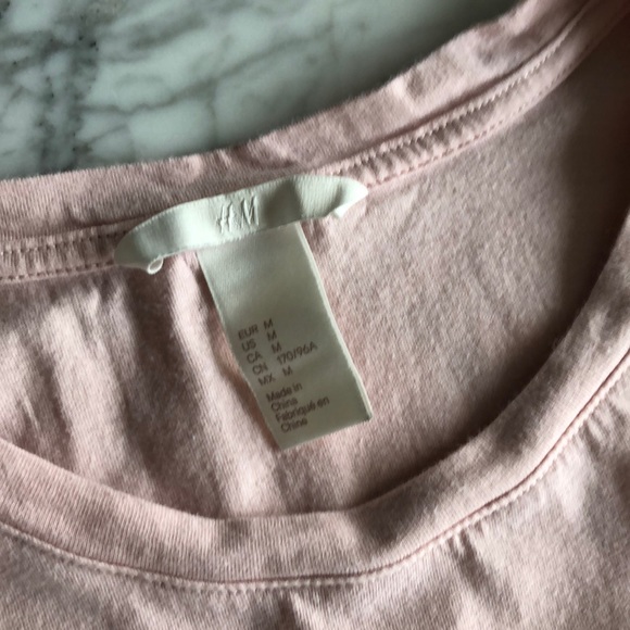 H&M Lipstick Tshirt - Picture 4 of 5